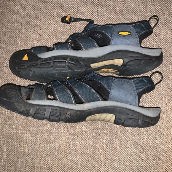Excellent Preowned Condition Keen Waterproof Sandals Size 11.5 very nice. - Picture 3 of 8
